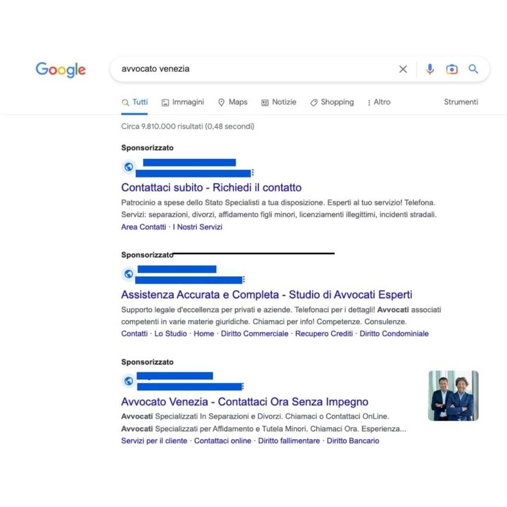 Esempio ricerca "Avvocato Venezia" che mostra 3 risultati sponsorizzati perché hanno pagato una campagna paid con Google Search Ads